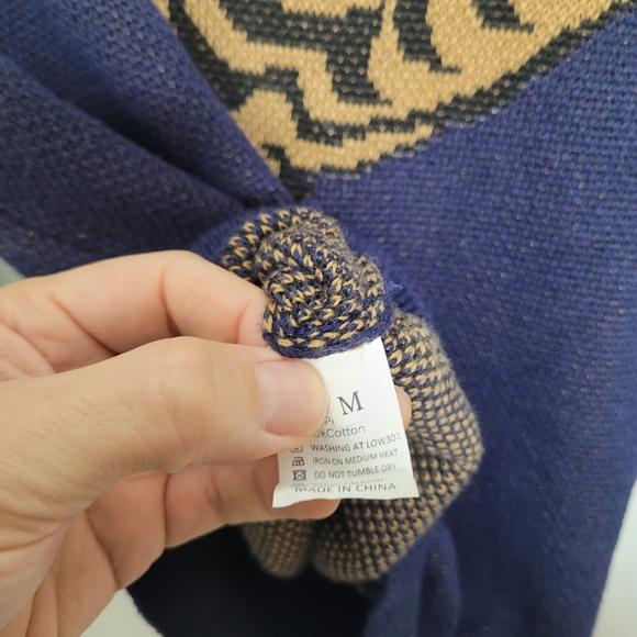 Tiger Sweater SIZE M - Picture 3 of 10
